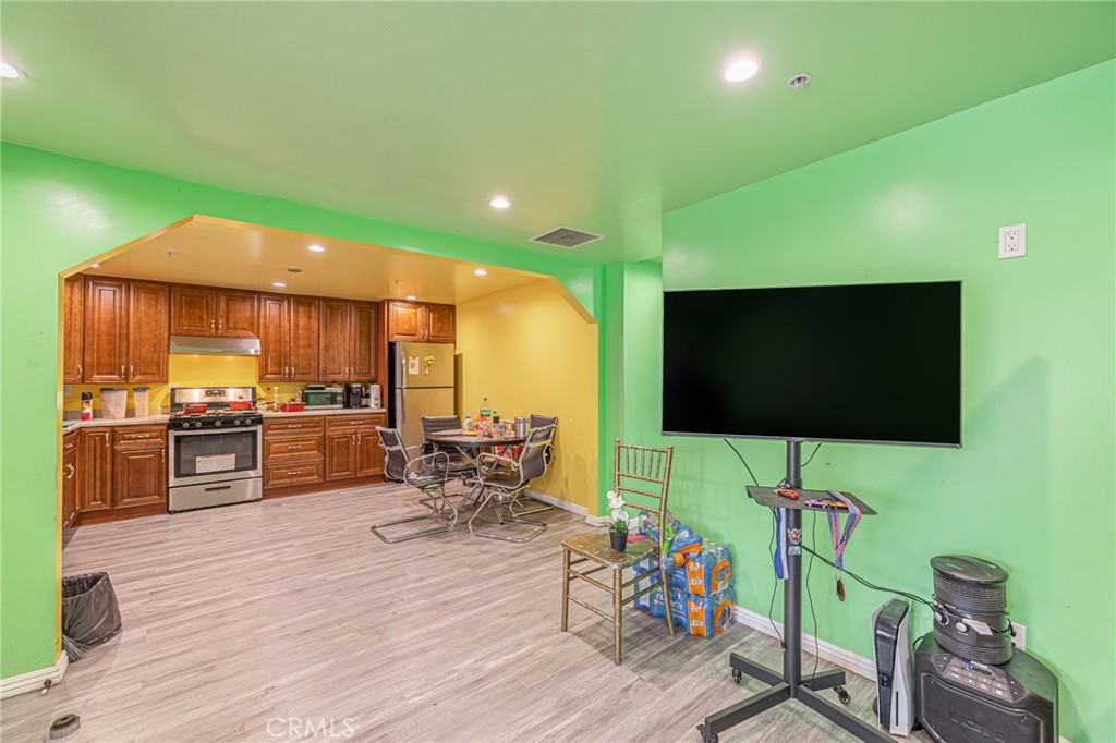 15723 Kadota Street Property Photo 7