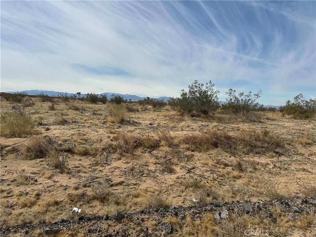 227 E Vac Cor Ave J/227th Property Photo 1