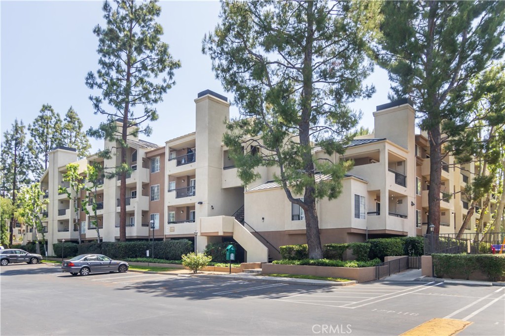 21500 Burbank Blvd 126 Property Photo