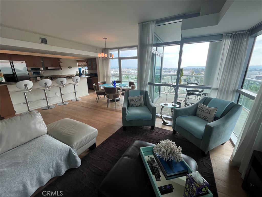 13700 Marina Pointe Drive 924 Property Photo 1