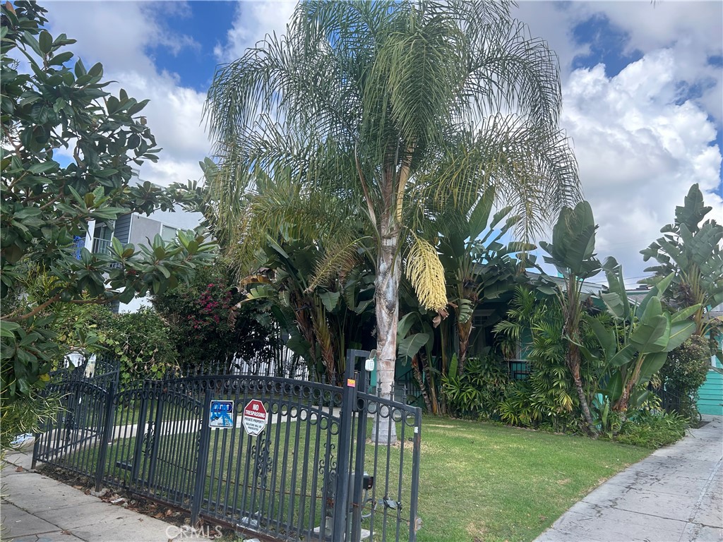 4727 Oakwood Avenue Property Photo 1