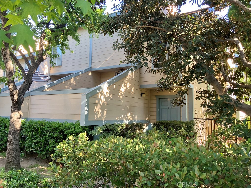 9917 Independence Avenue C Property Photo 1