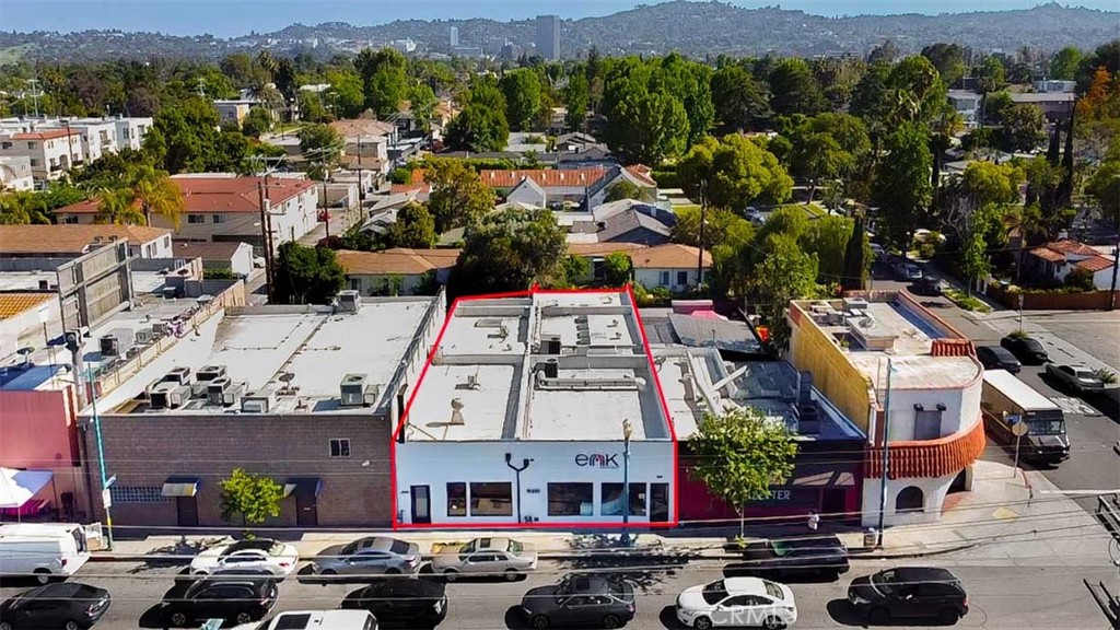 10618 Magnolia Boulevard Property Photo 3
