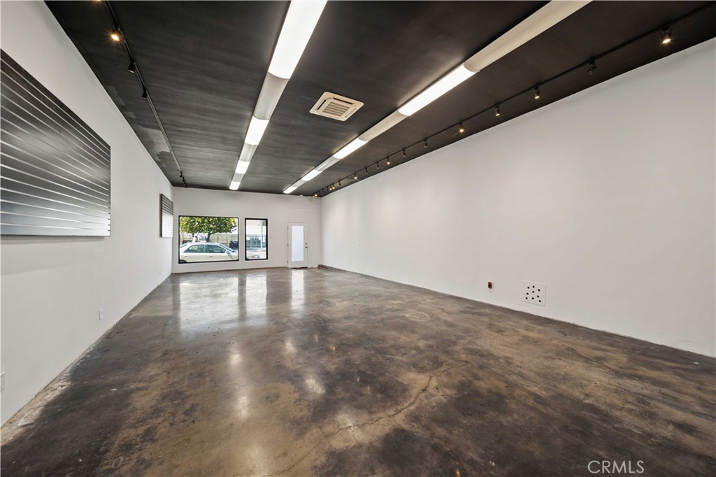 10618 Magnolia Boulevard Property Photo 5