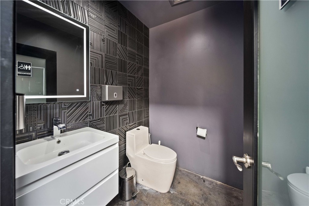 10618 Magnolia Boulevard Property Photo 8