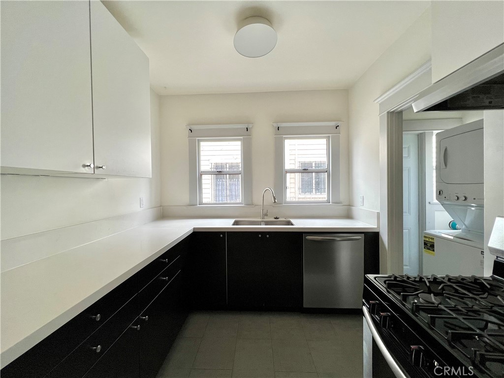 1343 Portia St Property Photo 1