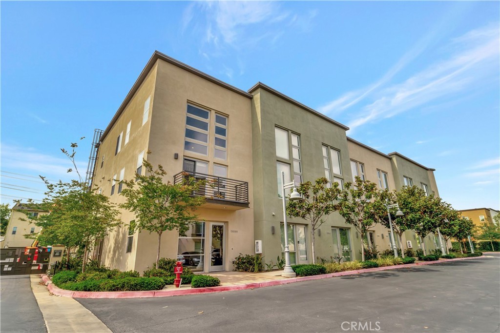1508 W Artesia H