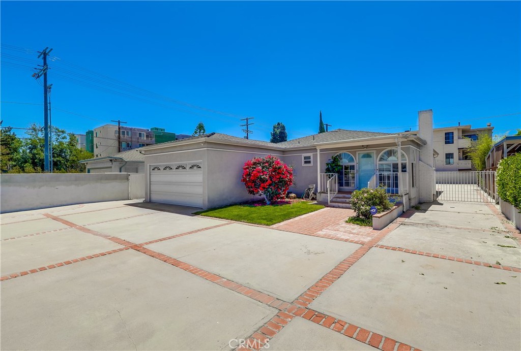 12506 Emelita Street Property Photo