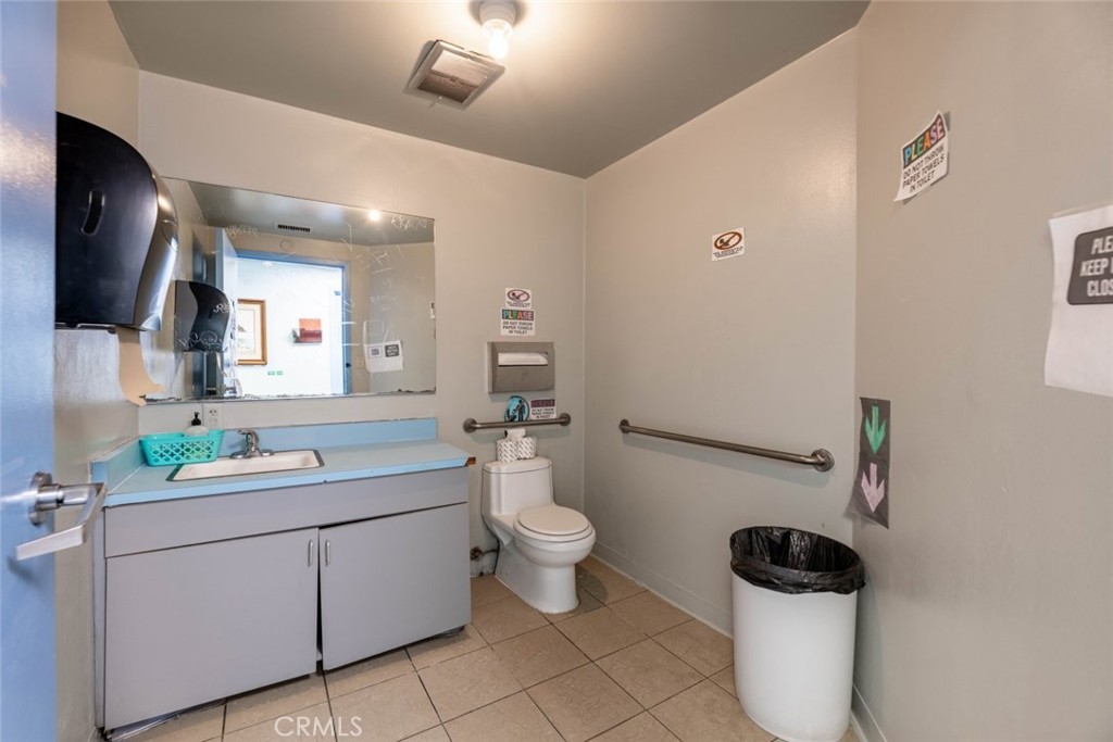 19234 Vanowen Street Property Photo 23