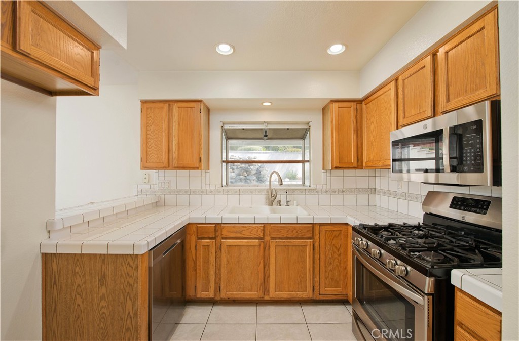 9788 Balaton Street Property Photo 14