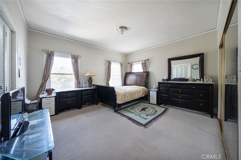 851 Crenshaw Boulevard Property Photo 8