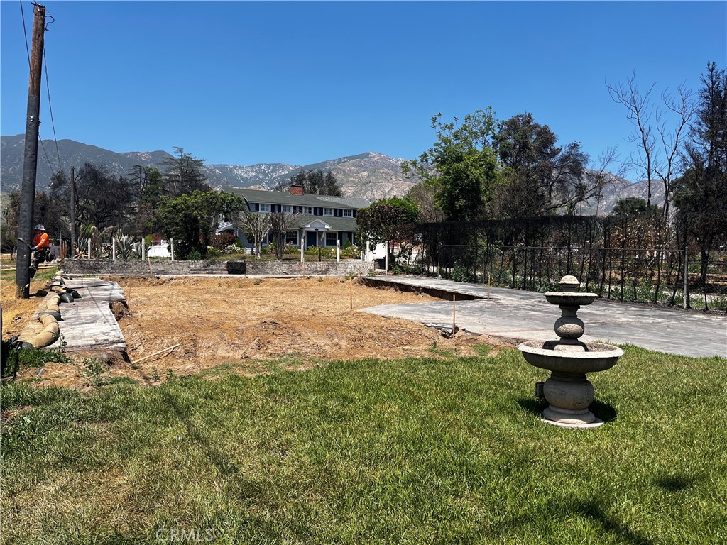 419 W Altadena Drive Property Photo 1
