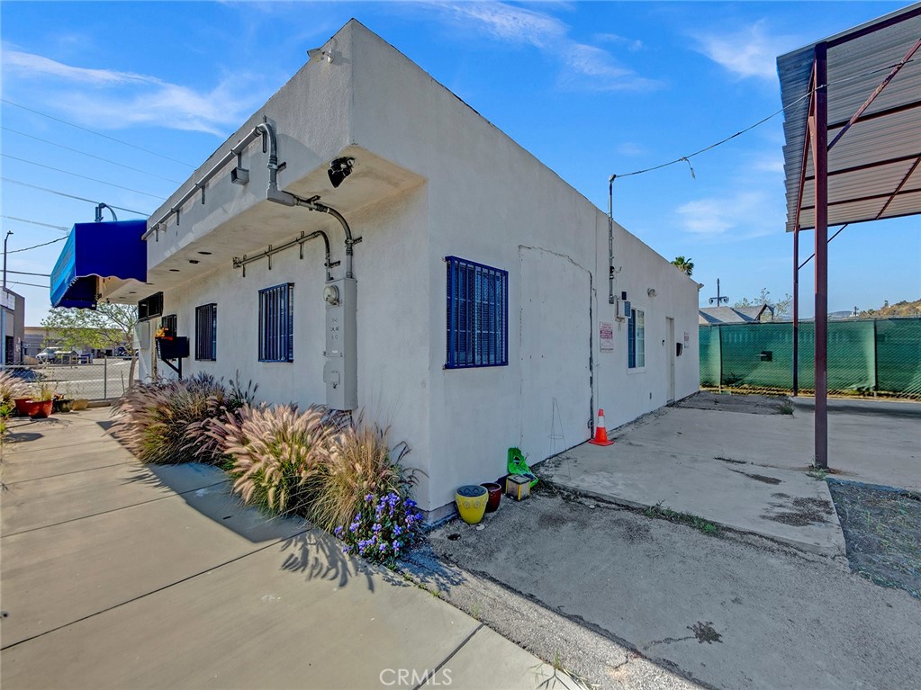 9046 Sunland Boulevard Property Photo 11
