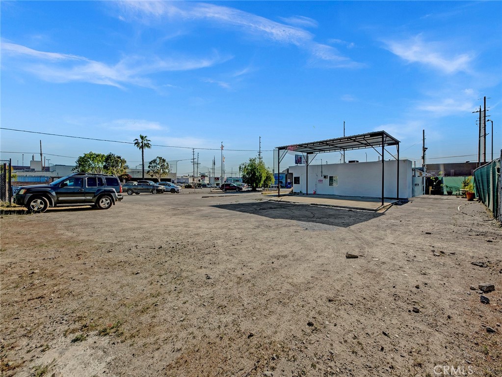 9046 Sunland Boulevard Property Photo 14