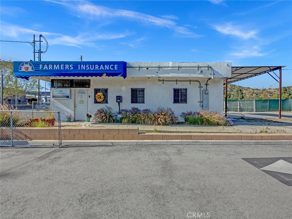 9040 Sunland Boulevard Property Photo 4