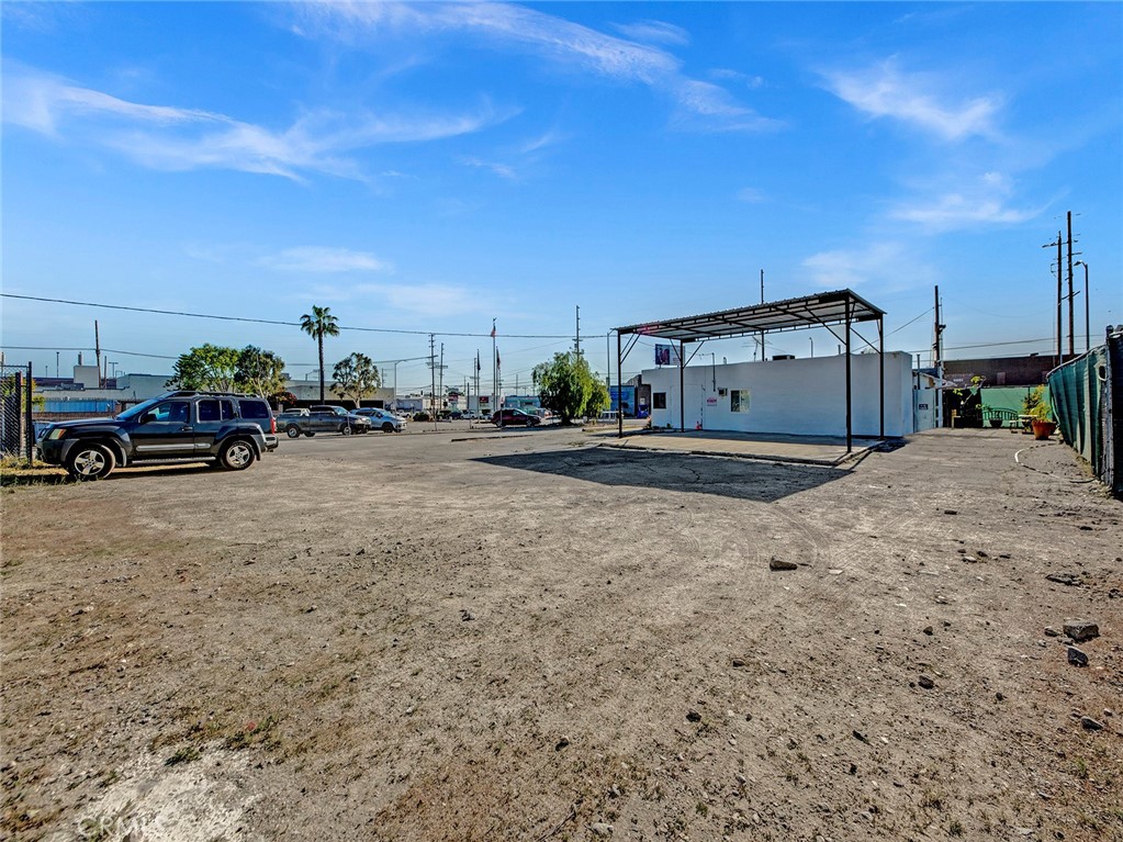 9040 Sunland Boulevard Property Photo 7