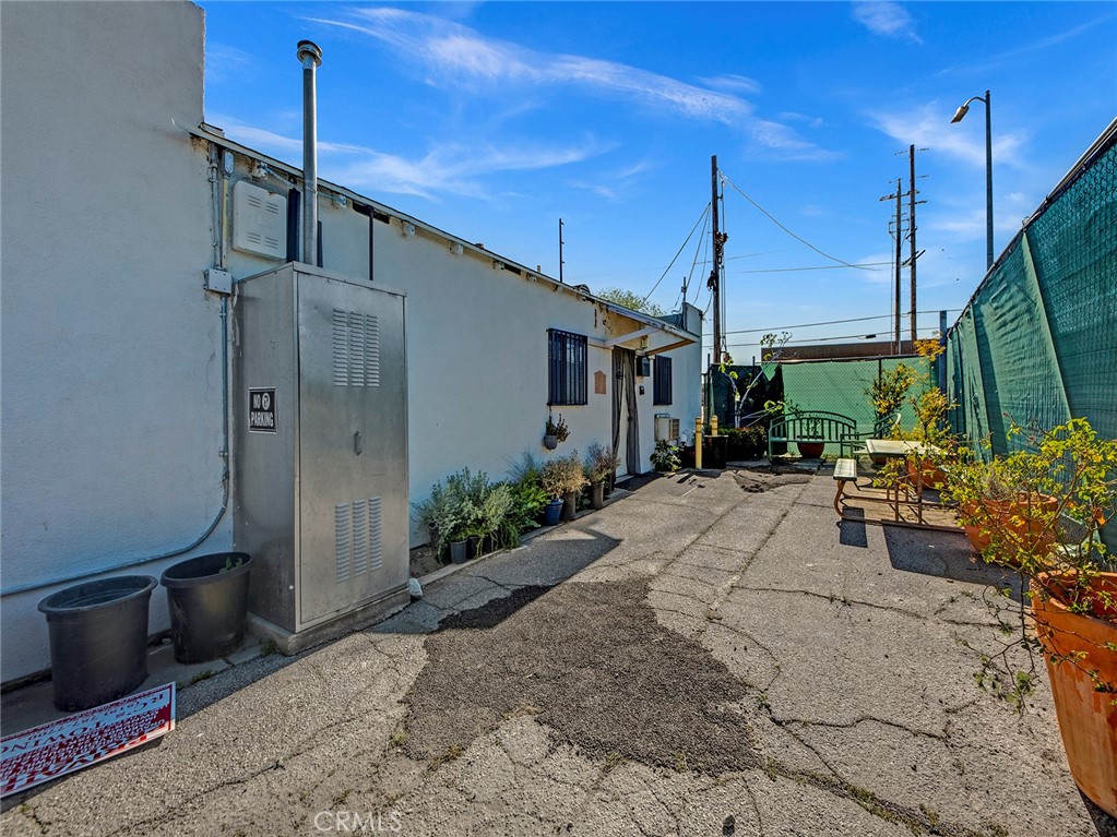 9040 Sunland Boulevard Property Photo 8