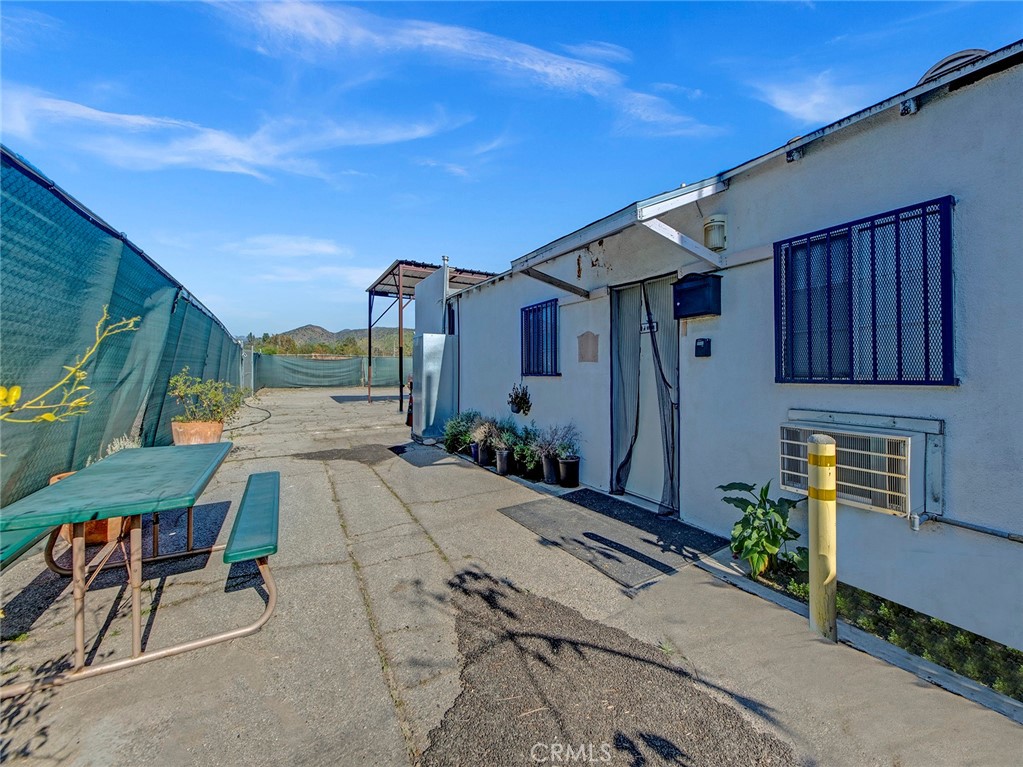 9040 Sunland Boulevard Property Photo 9