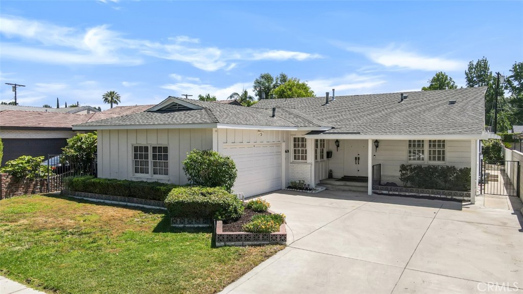 6130 Longridge Avenue Property Photo 1