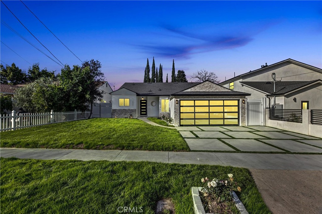 13021 Killion Street Property Photo 1