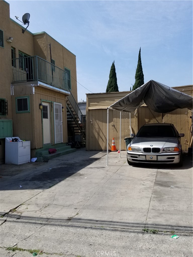 433 W 9th Street Property Photo 8