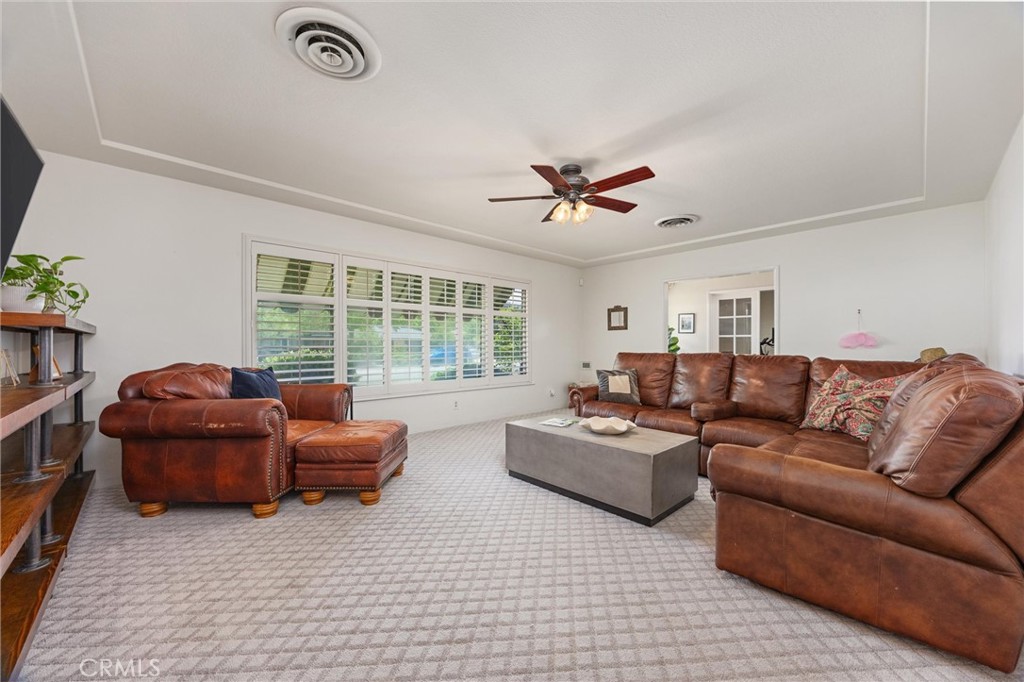2465 Pine Street Property Photo 4