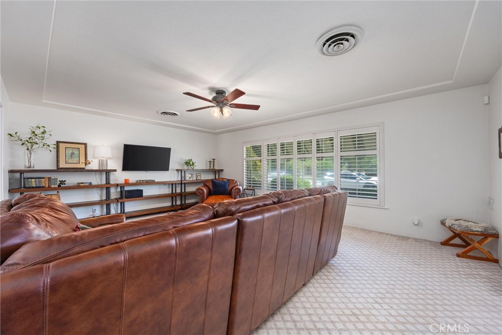 2465 Pine Street Property Photo 6