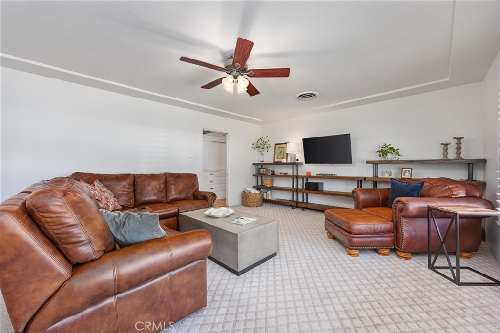 2465 Pine Street Property Photo 7