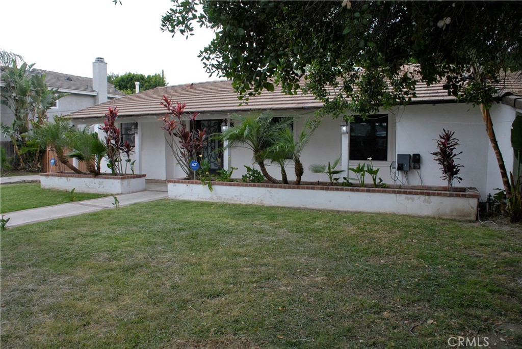 7055 Corbin Avenue (house & Guest House) Property Photo 1