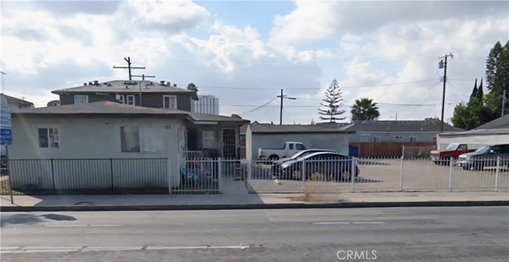 124 W Rosecrans Ave Property Photo 1