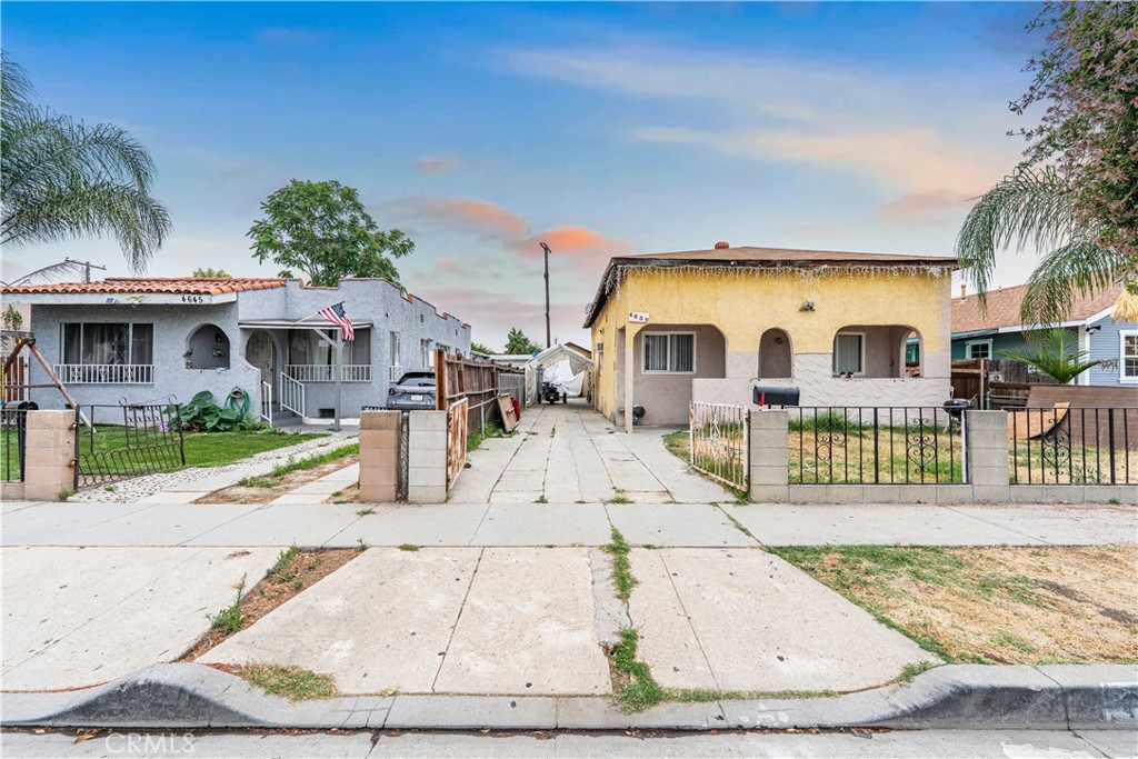 4639 Pine Street Property Photo 1