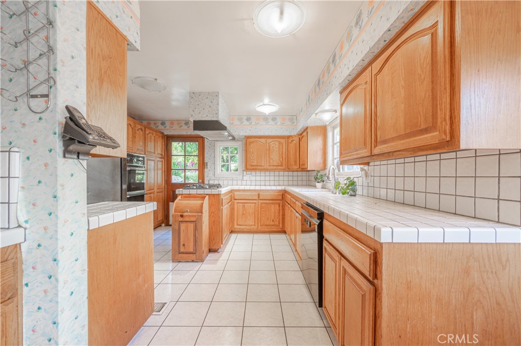 125 E Mountain Street Property Photo 10