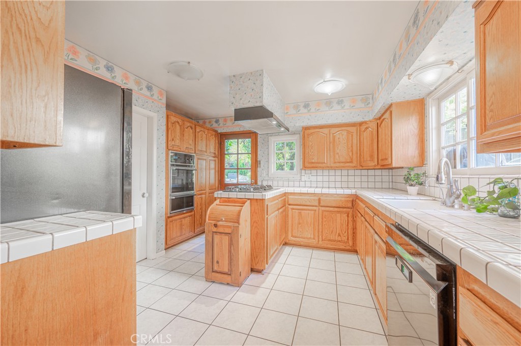 125 E Mountain Street Property Photo 11