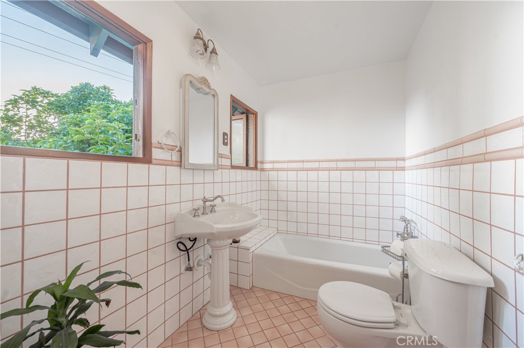 125 E Mountain Street Property Photo 14