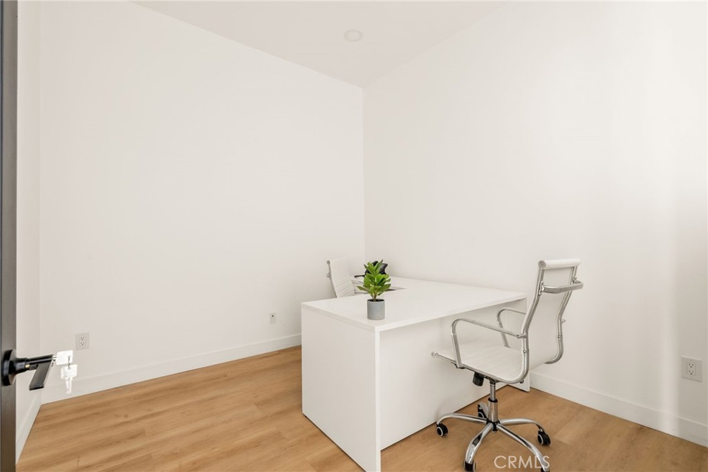 17826 Chatsworth Street Property Photo 10