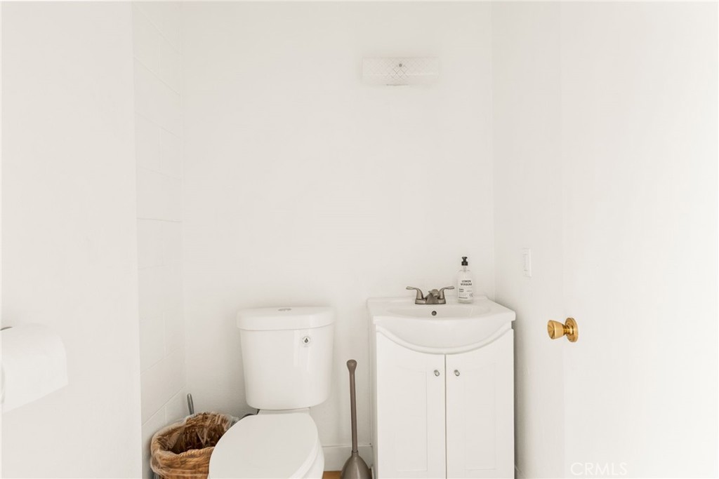 17826 Chatsworth Street Property Photo 14