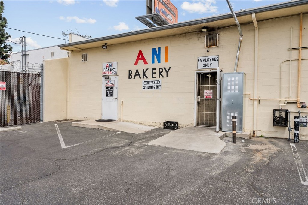 17826 Chatsworth Street Property Photo 24