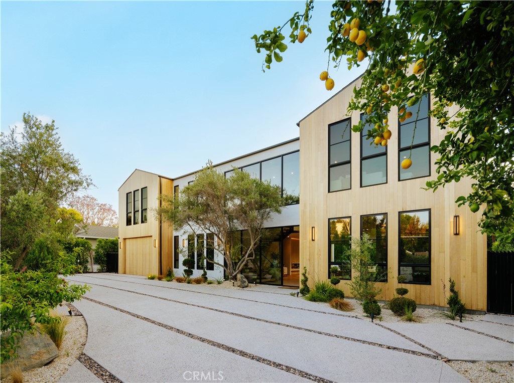 5461 Bothwell Road Property Photo 1
