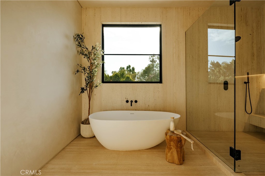 5461 Bothwell Road Property Photo 33