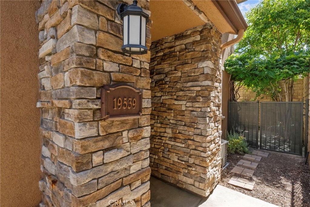 19539 Laroda Property Photo 1