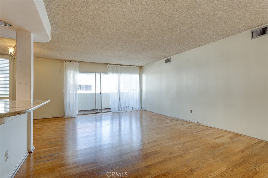 5454 Zelzah Avenue 215 Property Photo 6