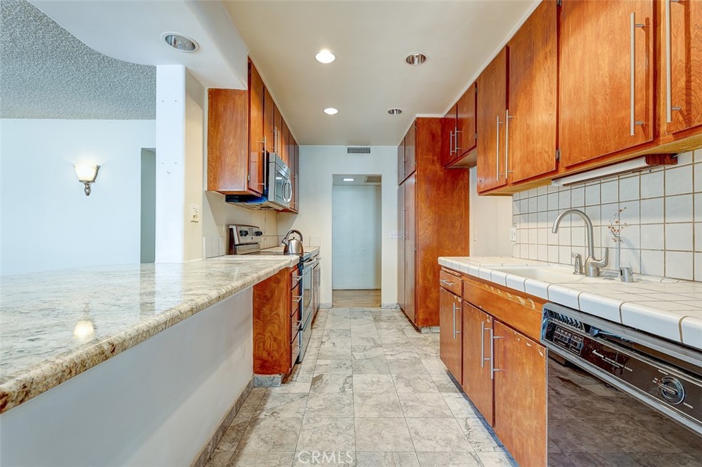 5454 Zelzah Avenue 215 Property Photo 8