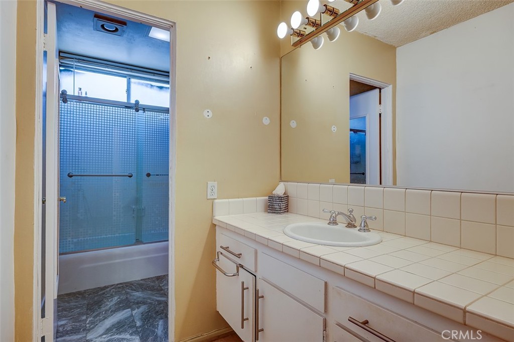 5454 Zelzah Avenue 215 Property Photo 10