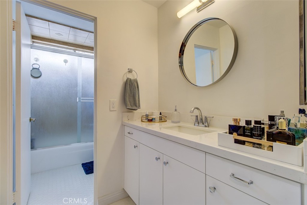 5454 Zelzah Avenue 215 Property Photo 13