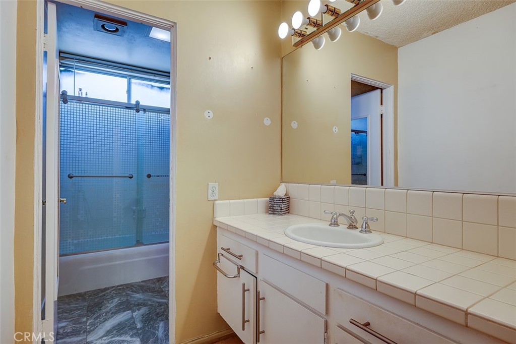 5454 Zelzah Avenue 215 Property Photo 14
