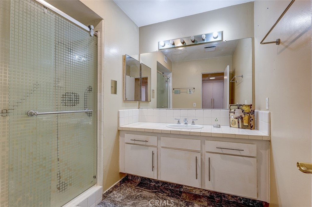 5454 Zelzah Avenue 215 Property Photo 16