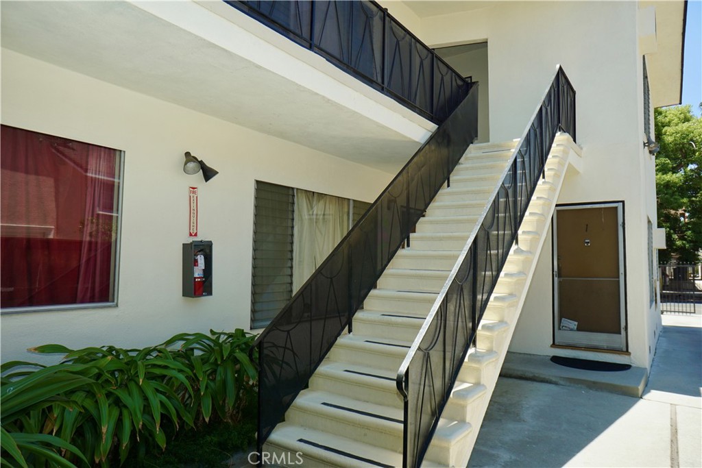 1250 Gordon Street Property Photo 4