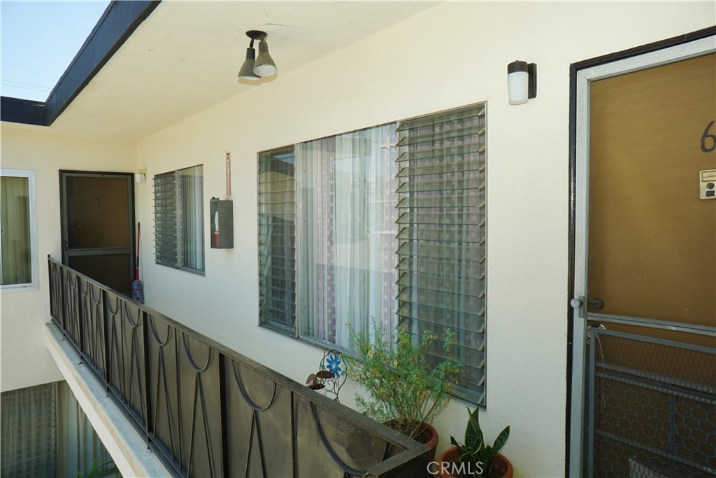 1250 Gordon Street Property Photo 5