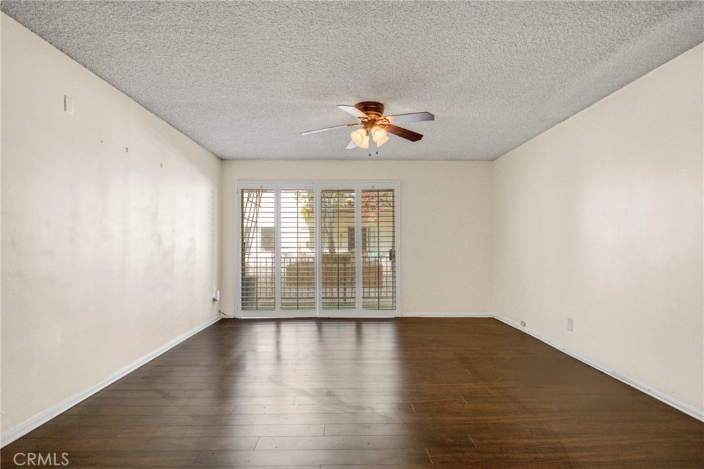 5460 White Oak Avenue F105 Property Photo 6
