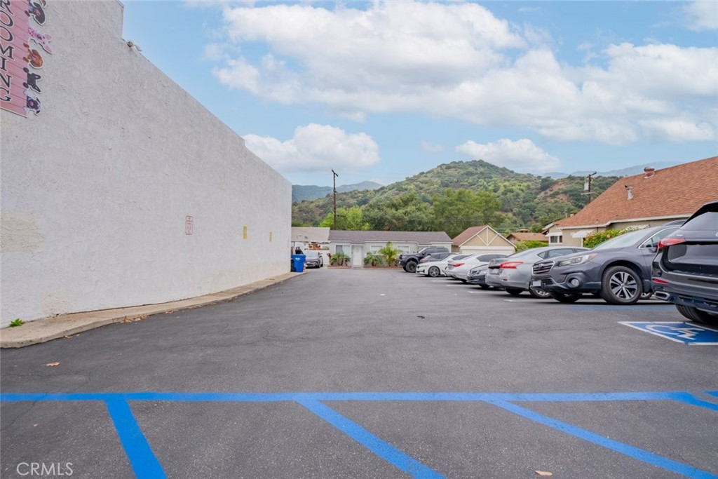 2950 Honolulu Avenue Property Photo 2